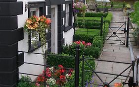Sherrifs Lodge - Hw7730